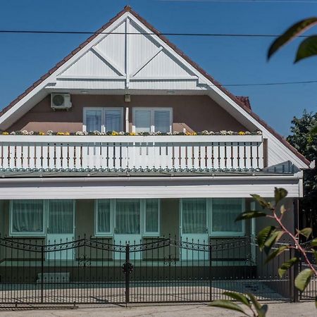 Nefelejcs Vendeghaz Hotel Toalmas Екстериор снимка